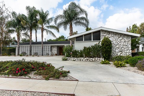 PL4826 Tarzana