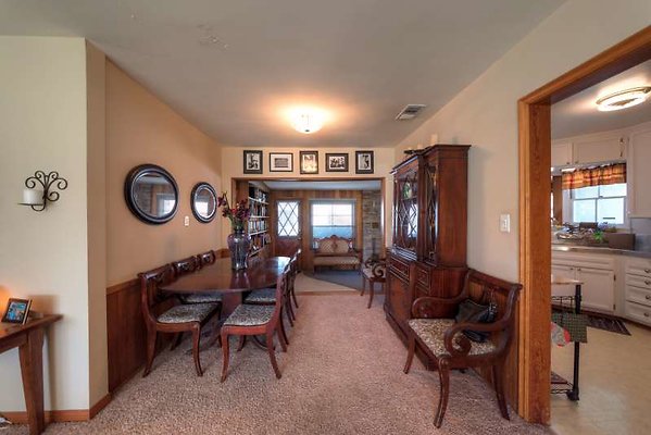 10913 dining