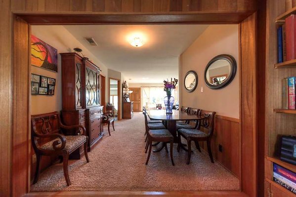 10913 dining4