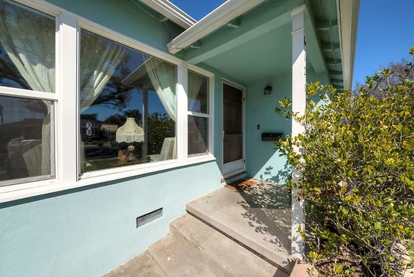 10913 porch