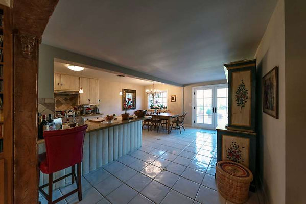 11384 dining 8