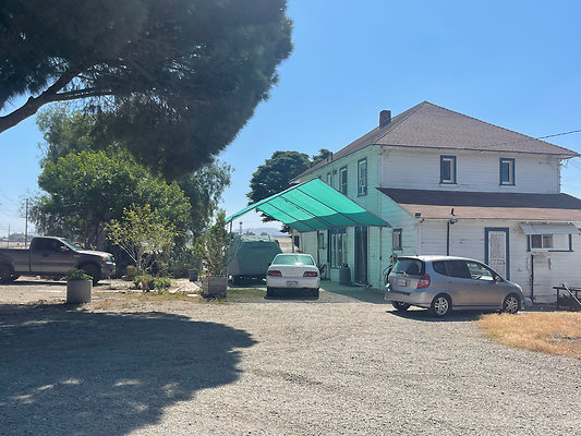 (PENDING) McCarty house. Tenant has to have landlord contact me. - NO garage at McCarty - Ontario