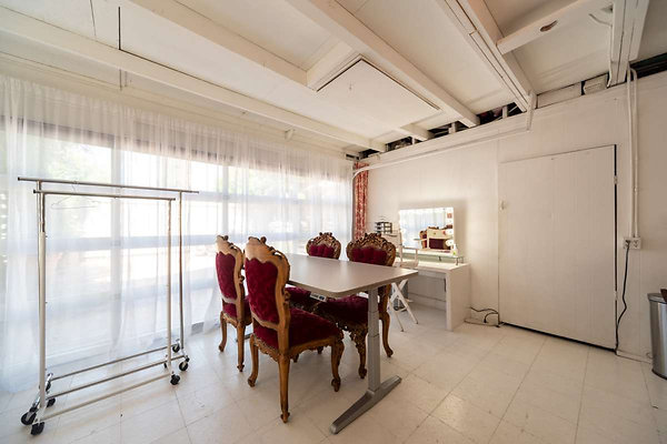 13806 studio 6