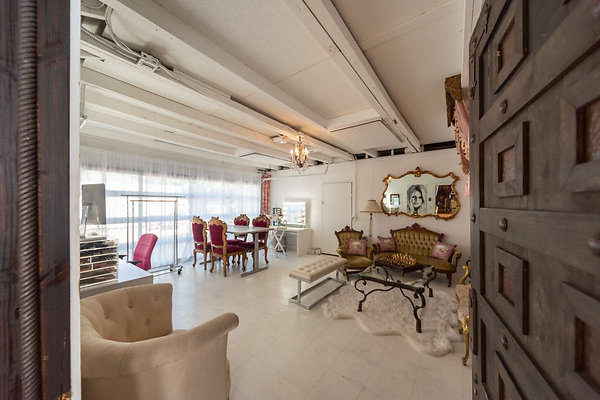 13806 studio 1