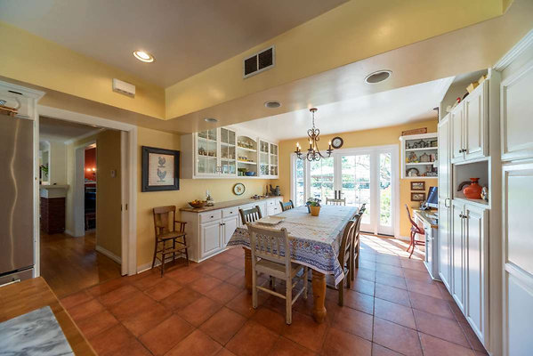 8897 dining 5