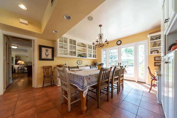 8897 dining 1