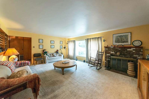 11799 living 4