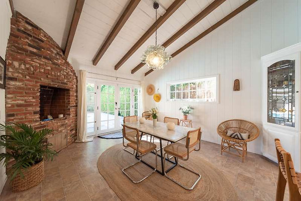 11763 dining 3