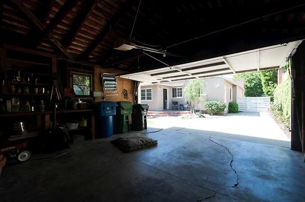 10492 garage