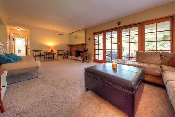 10858 living5