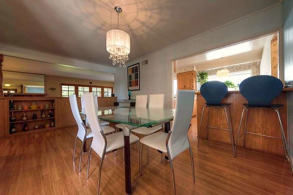 10858 dining2