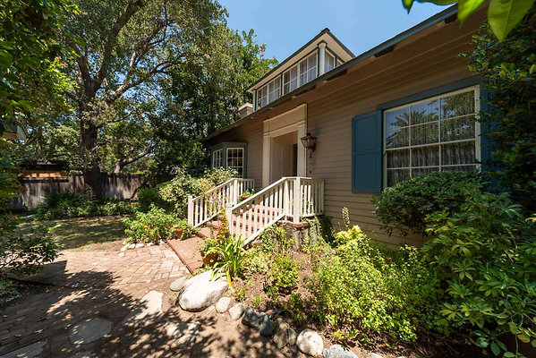 3846 porch 1