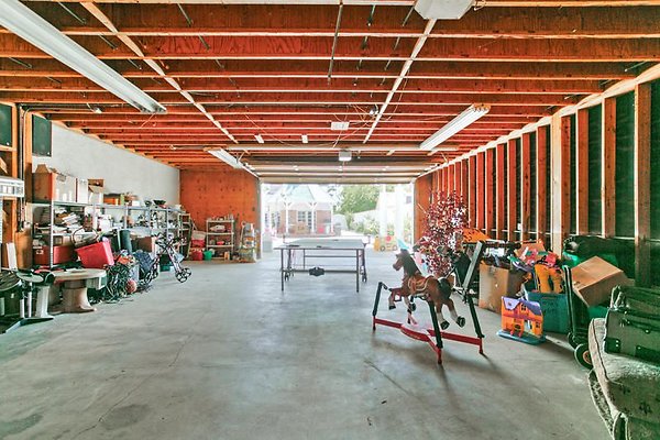 Gold House - Orion Ave Van Nuys