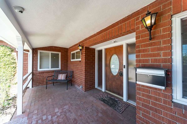 14025 porch 1