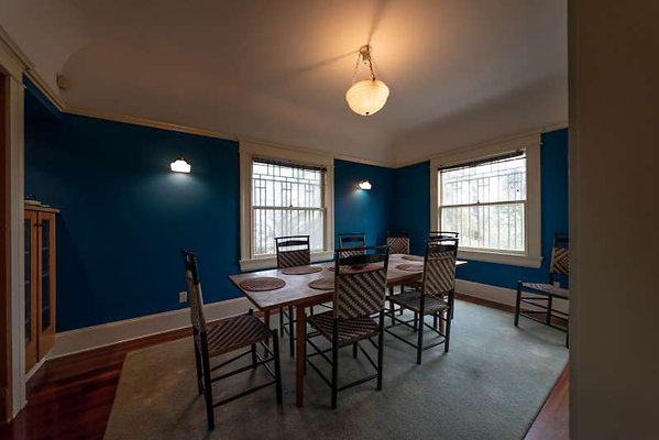 8143 dining 3