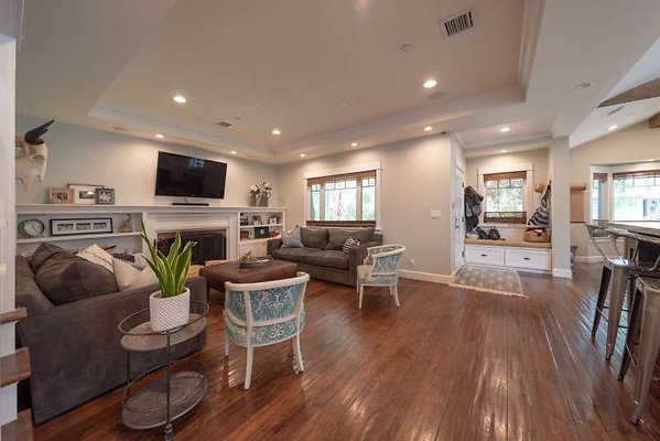 8072 living 2 8072 living 2