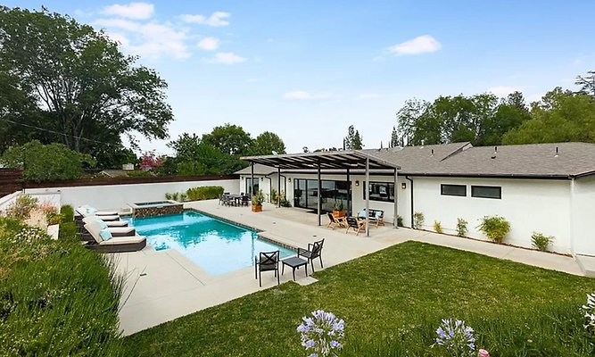 CapEquityWinnetkaCleanMidCentury29