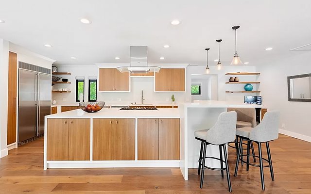 CapEquityWinnetkaCleanMidCentury8