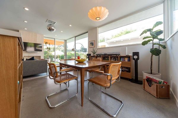 13893 dining 3