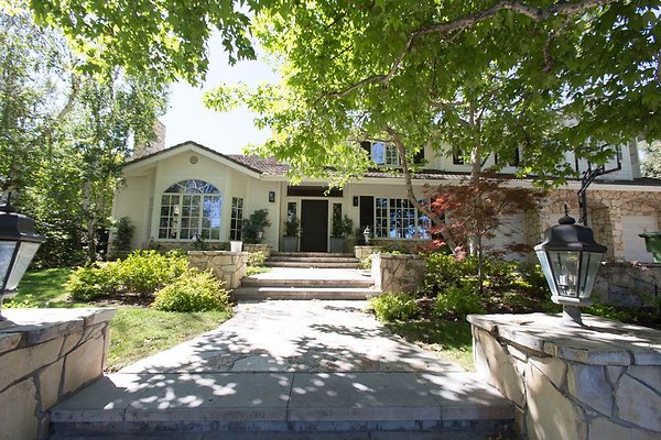 0EGq-kvIQKOgSIREmWzlrG375XV7-5PtbkXgLNscN5I