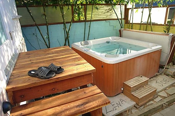 4089 jacuzzi2