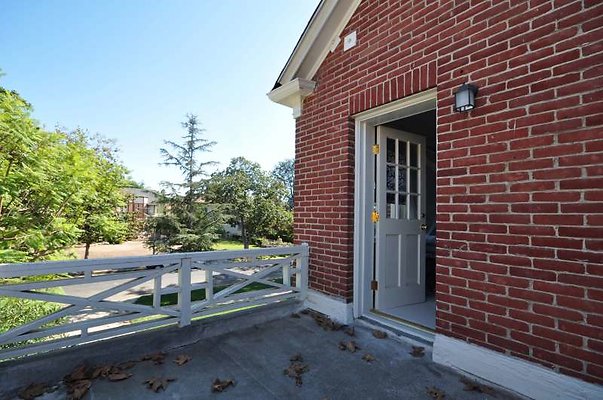 9188 balcony4 9188 balcony4