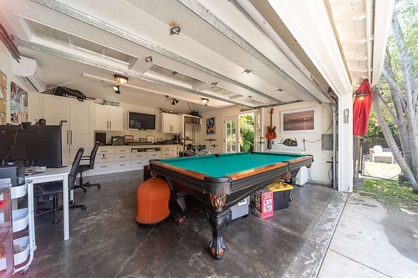 12351 garage 4