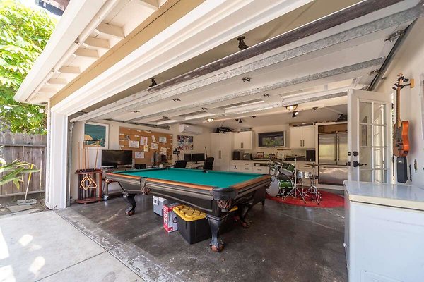 12351 garage 5