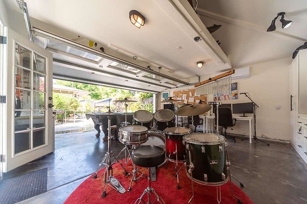 12351 garage 1