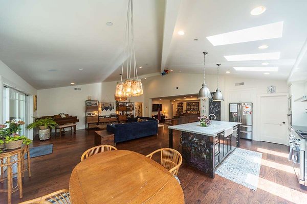12351 dining 1