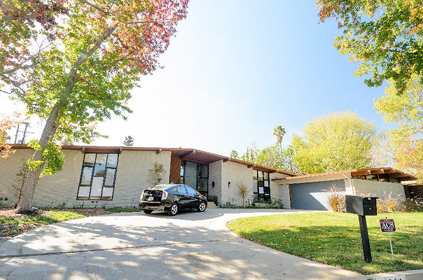 East West 117 - Encino