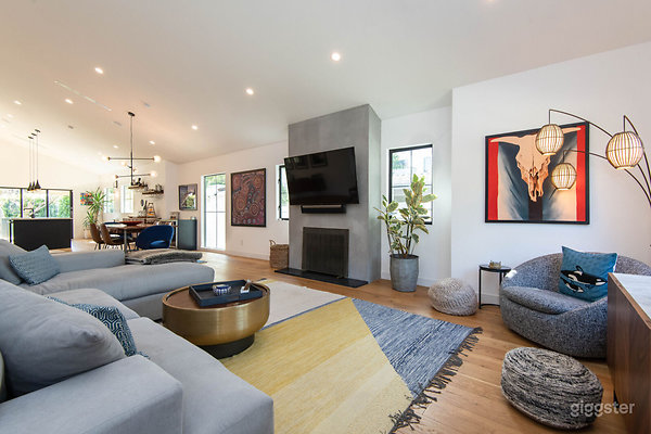 huge-open-concept-suburban-modern-farmhouse-01 huge-open-concept-suburban-modern-farmhouse-01