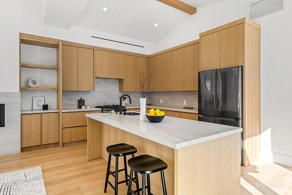 golden-hour-modern-retreat-65