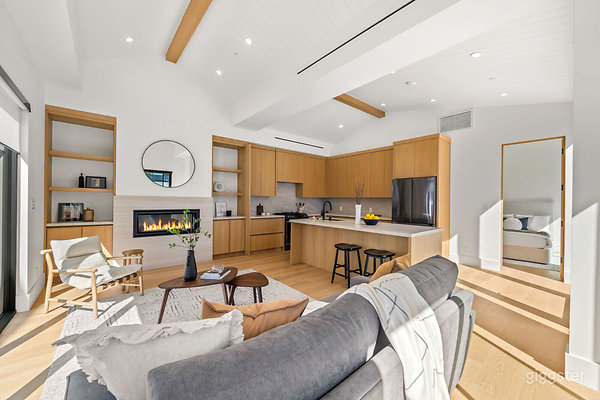 golden-hour-modern-retreat-15