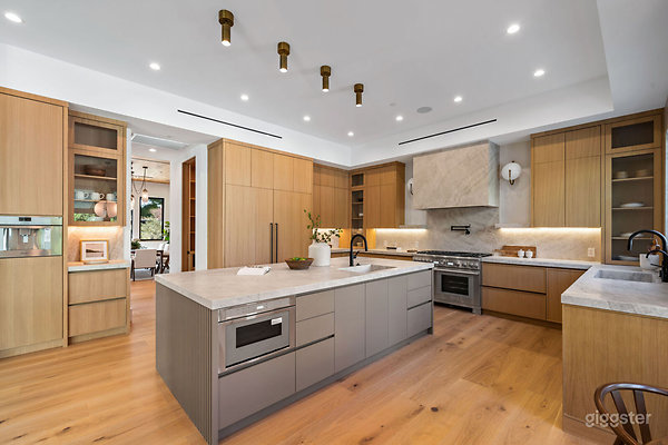 golden-hour-modern-retreat-04