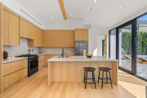 golden-hour-modern-retreat-52