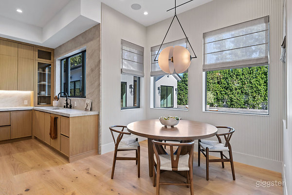 golden-hour-modern-retreat-18