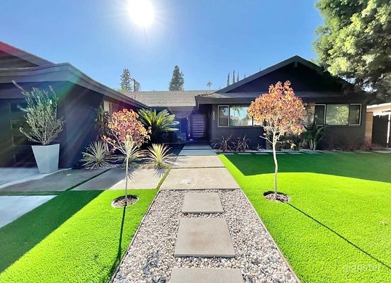 newly-remodeled-home-with-large-kitchen-backyard-03