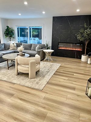 newly-remodeled-home-with-large-kitchen-backyard-21