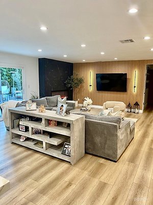 newly-remodeled-home-with-large-kitchen-backyard-20