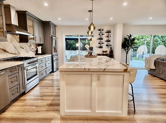 newly-remodeled-home-with-large-kitchen-backyard-06