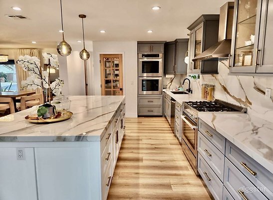 newly-remodeled-home-with-large-kitchen-backyard-05