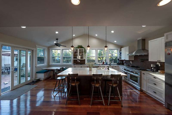 Lawrence - Cast 11347 - Woodland Hills