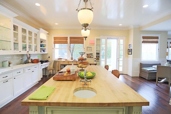 Evans House - Universal 9508 Studio City